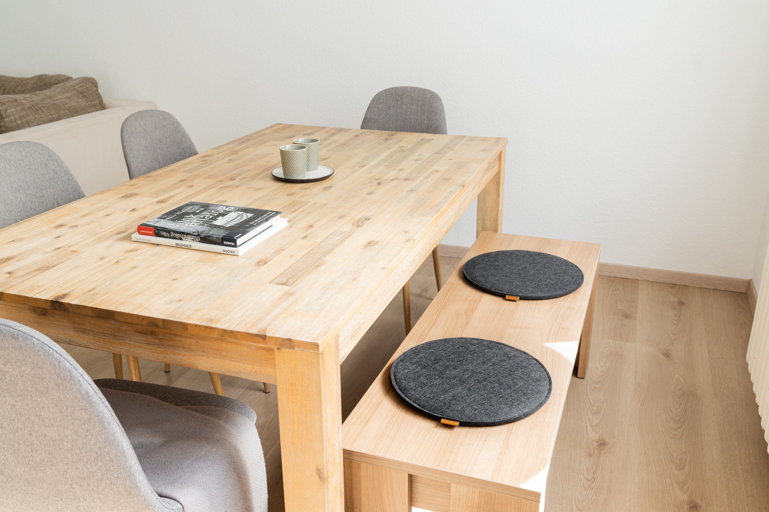 Miqio Sitzkissen 2 er Set Sitzkissen 2 Sitzauflage mit Antirutschnoppen Ø 35 cm, Nachhaltig: Aus recycelten PET Flaschen hergestellt.