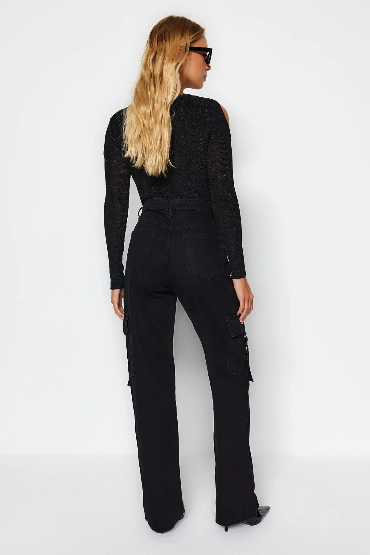 Trendyol Collection  Schwarze Cargo-Jeans mit hoher Taille und weitem Bein TWOSS22JE0657