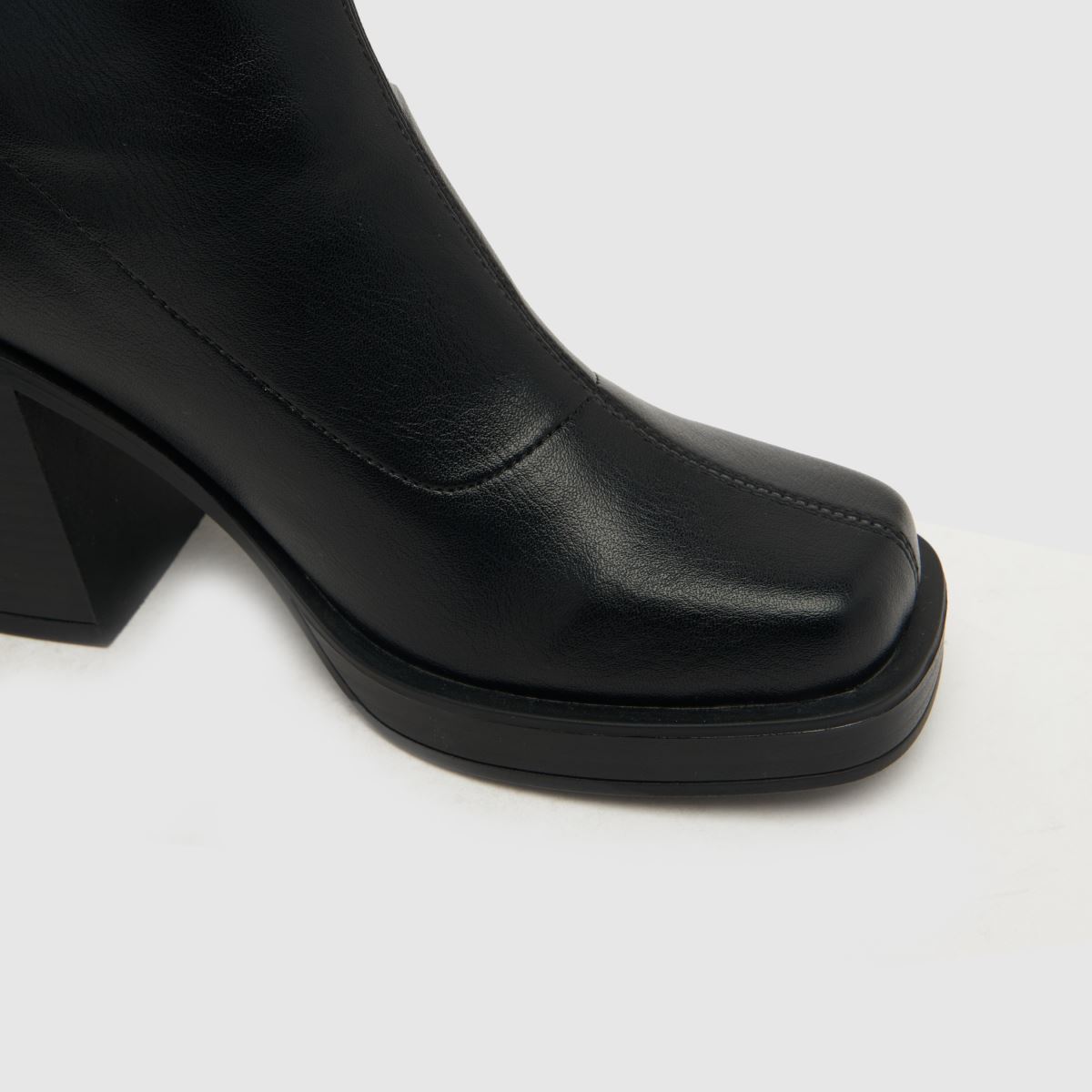 Schuh Brielle platformos, stretch csizma fekete színben