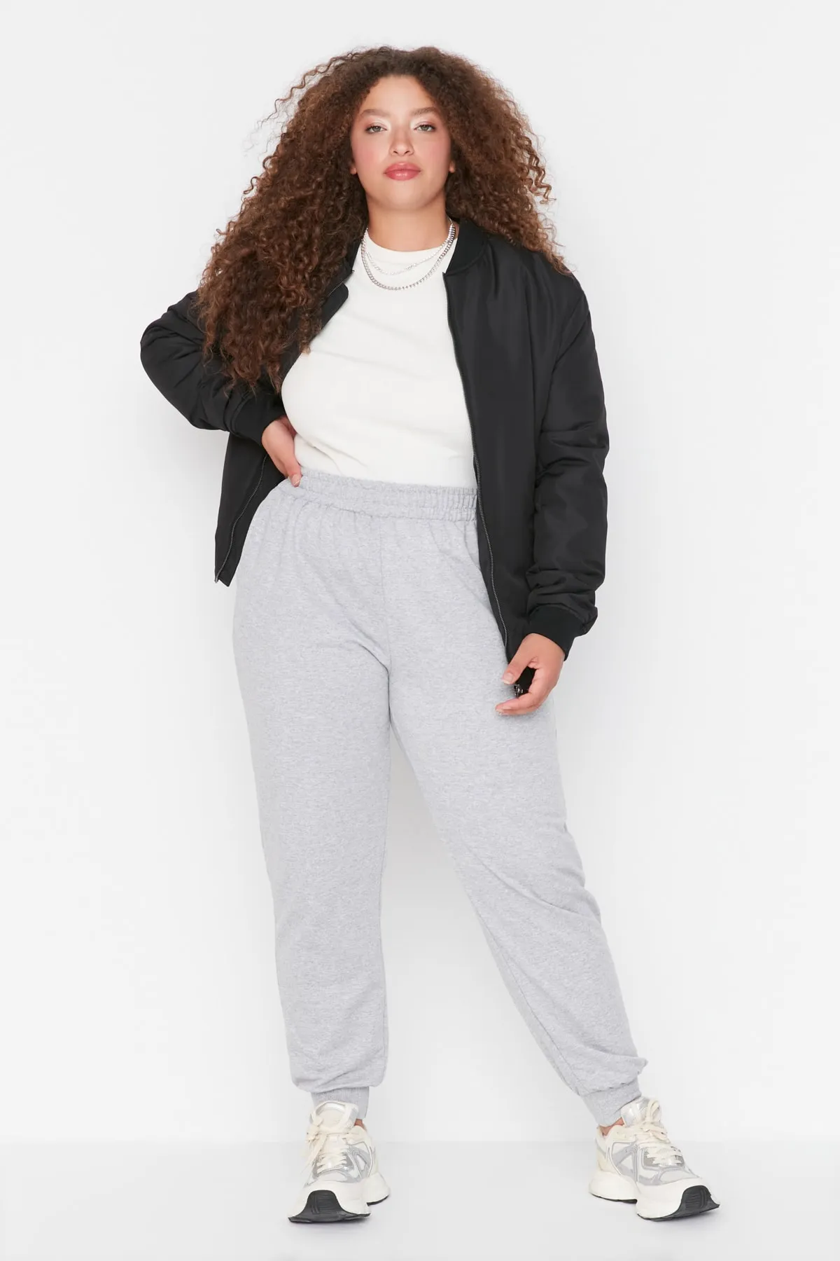 Trendyol Curve  Große Größen in Sweathose - Grau - Relaxed