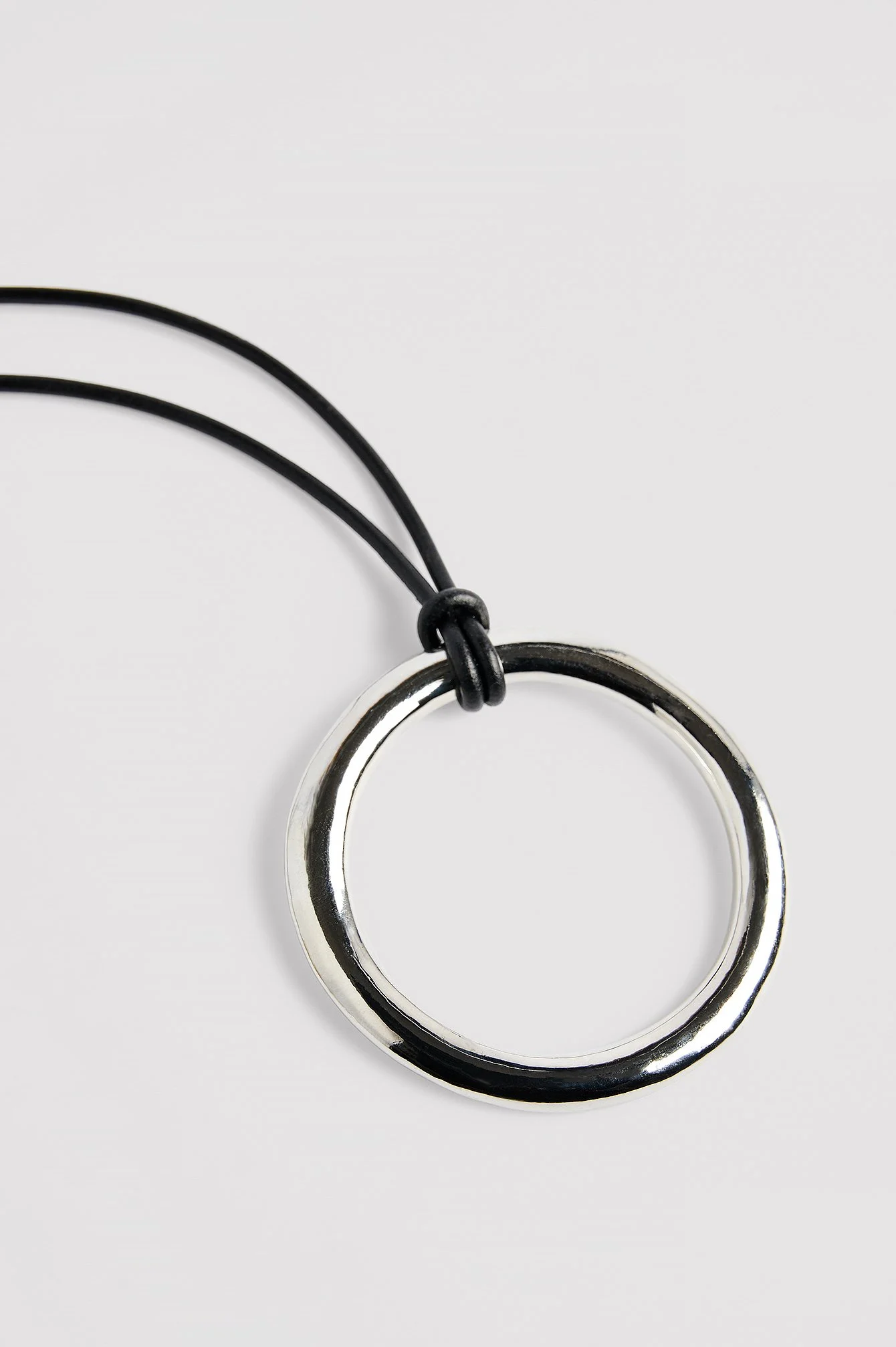 Halskette mit Ring-Anhänger