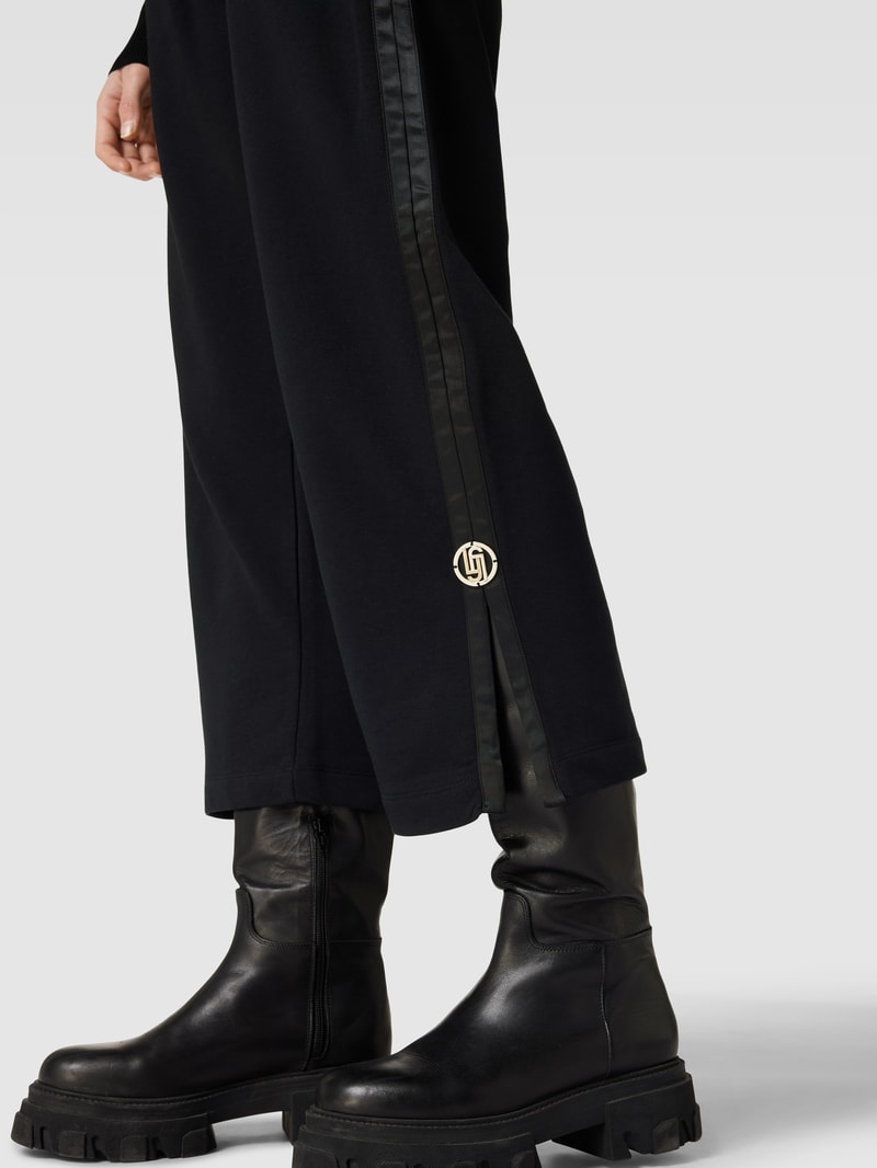 Sweatpants mit Label-Detail in schwarz
