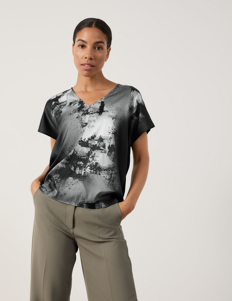 V-Shirt mit fließender Web-Front