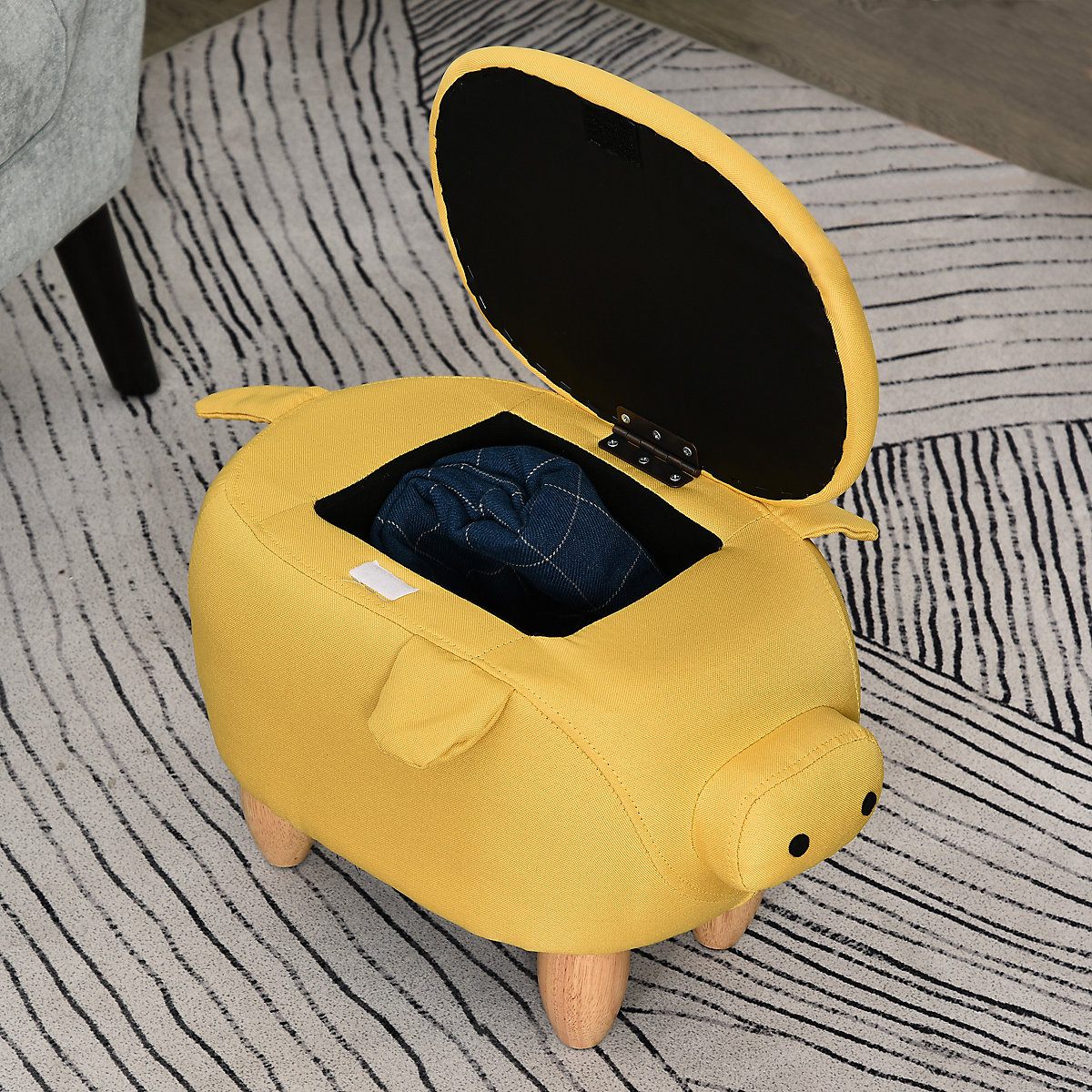 Kinderhocker in Schweinchenform