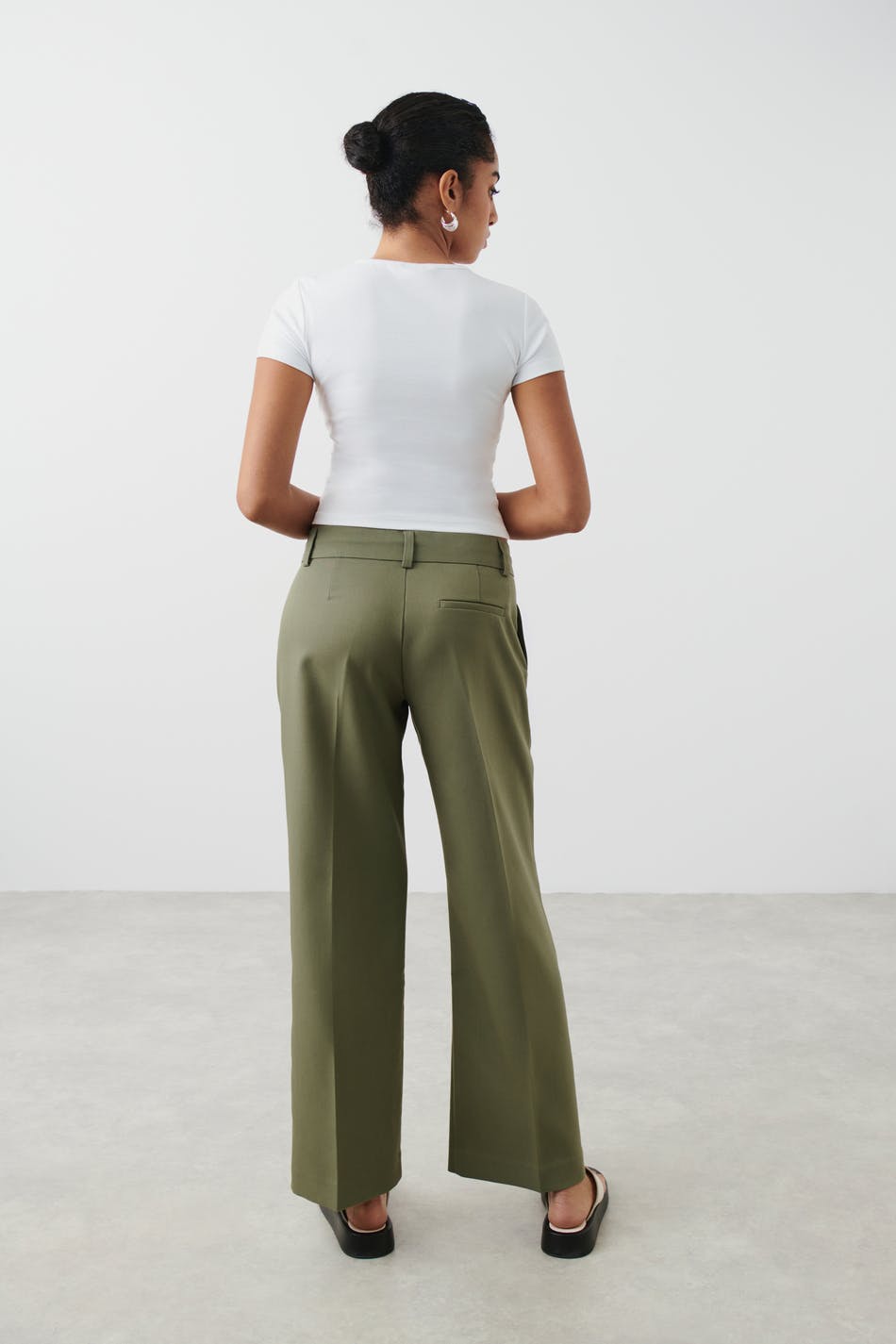 Low waist trousers