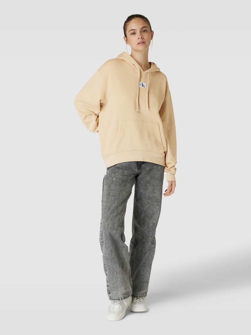 Oversized Hoodie mit Label-Patch in sand
