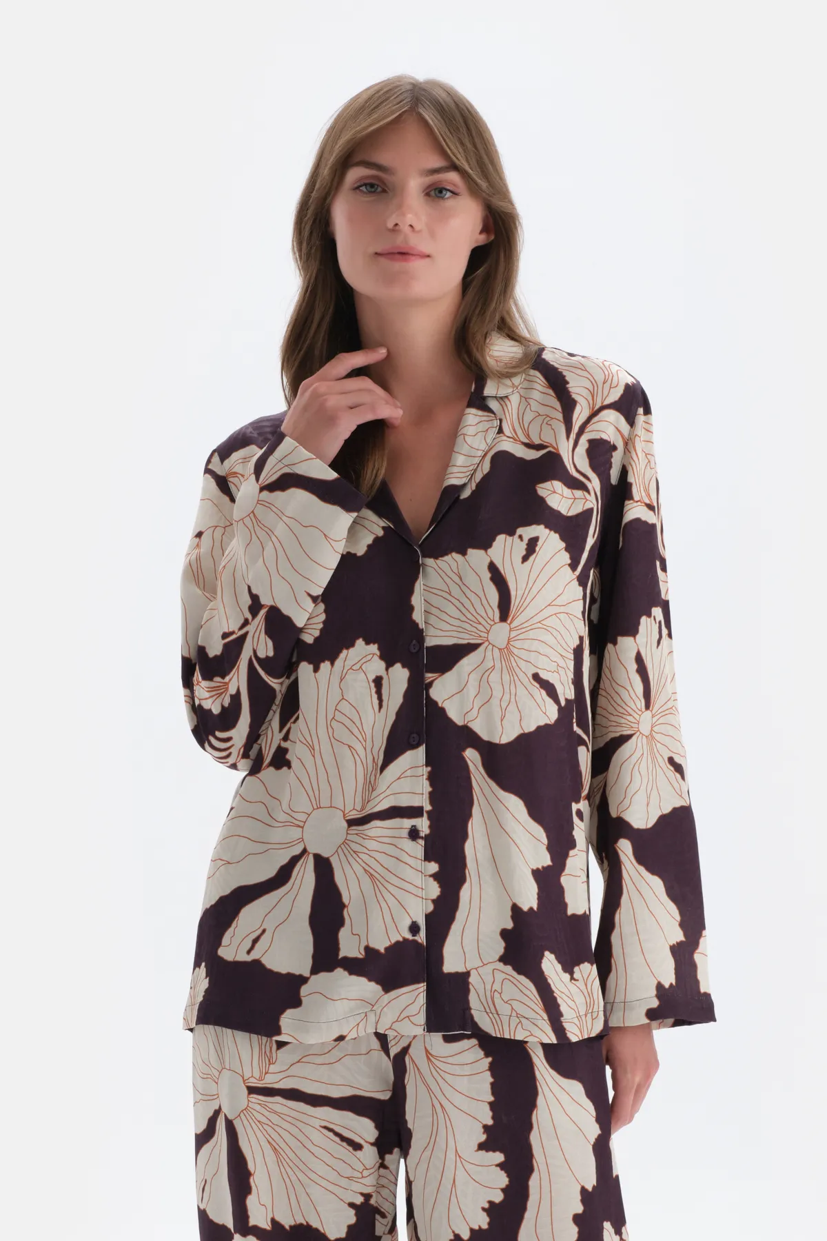 Dagi  Lilafarbenes Satin-Hemd-Pyjama-Oberteil mit Blumenmuster und detailliertem Detail