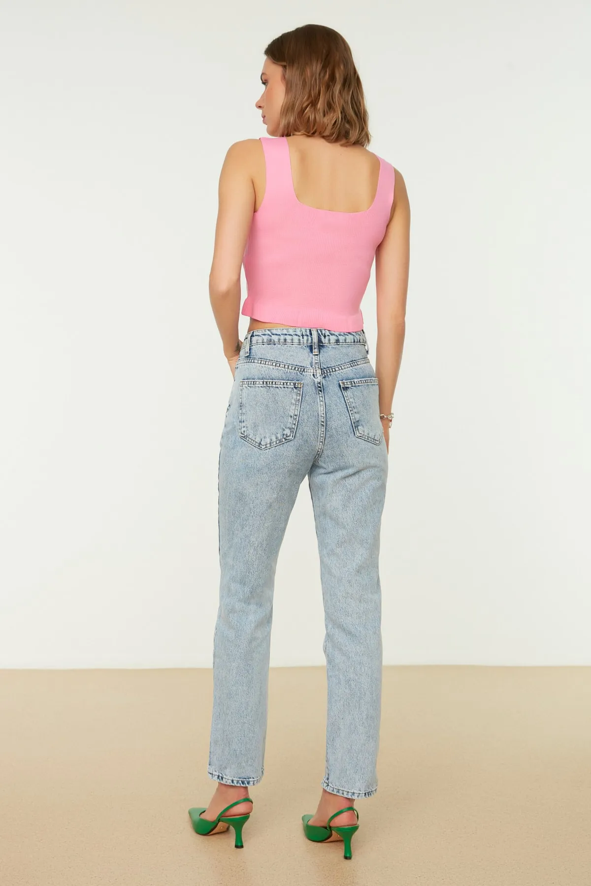 Trendyol Collection  Hellblaue Bootcut-Jeans mit hoher Taille TWOSS21JE0035