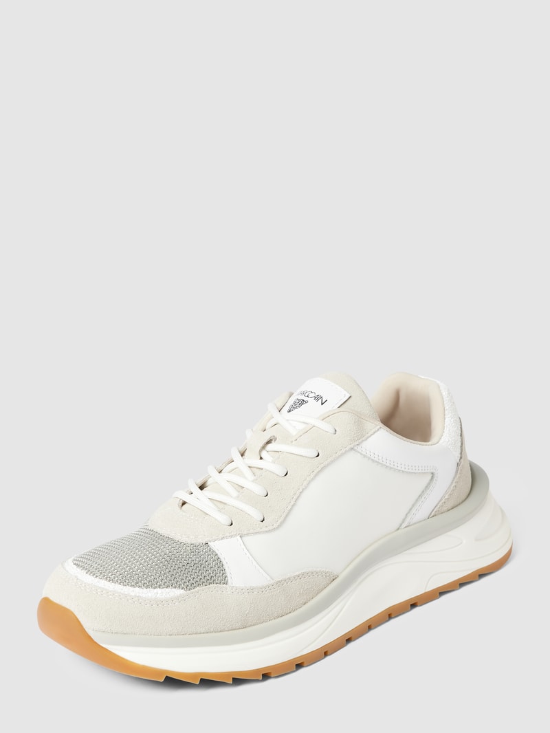 Sneaker mit Label-Patch in weiß