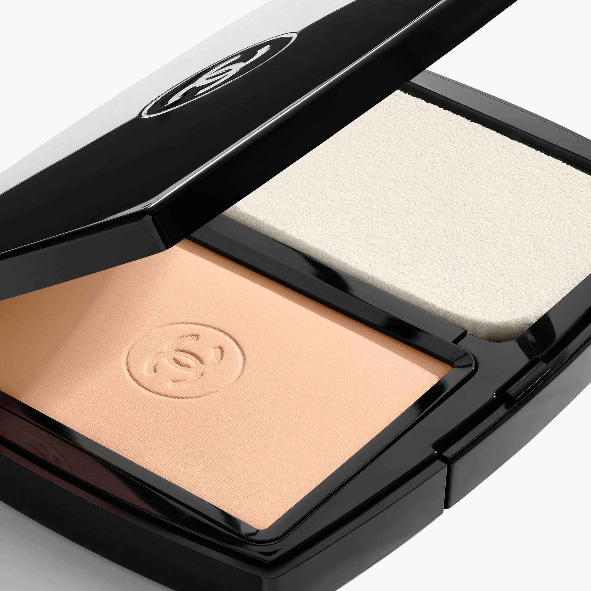 ULTRA LE TEINT - BASE DE MAQUILLAJE COMPACTA DE ALTA PERFECCIÓN. LARGA DURACIÓN. MÁXIMO CONFORT.