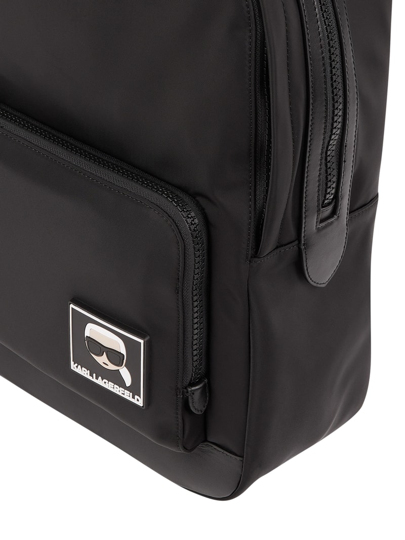 Rucksack mit Multimediafach in schwarz