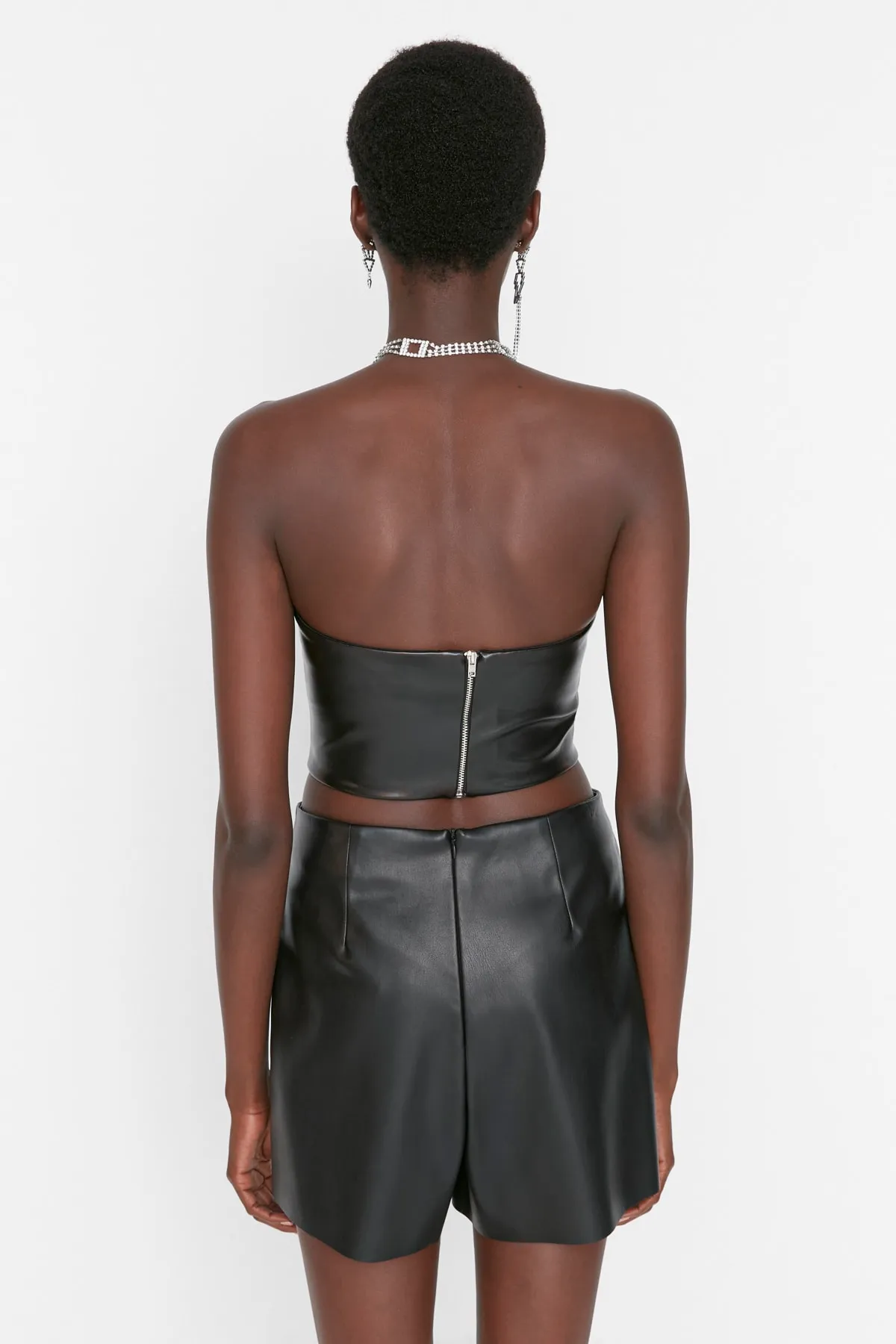 Trendyol Collection  Schwarzes Kunstleder-Bustier TPRSS22BS0010