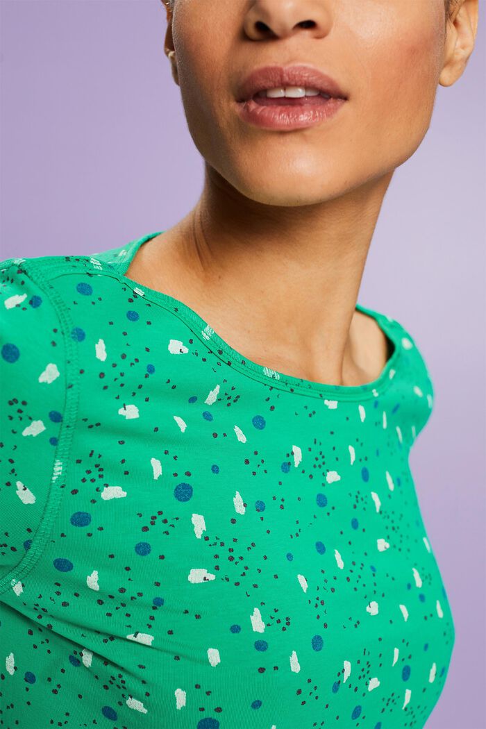 Gemustertes Longsleeve mit U-Boot-Ausschnitt