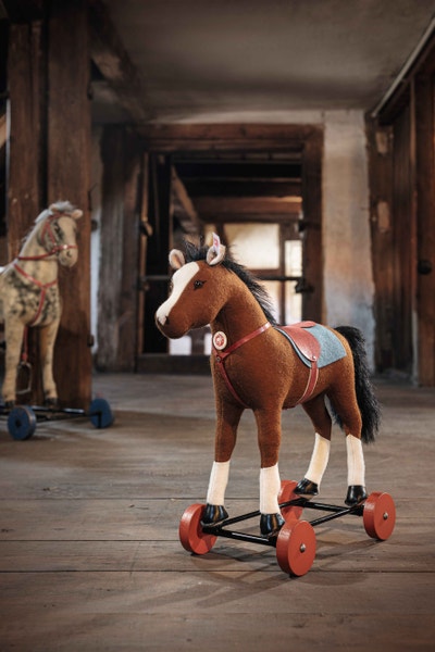 Friedhelms Pferd auf Rädern, 32 cm, hellbraun