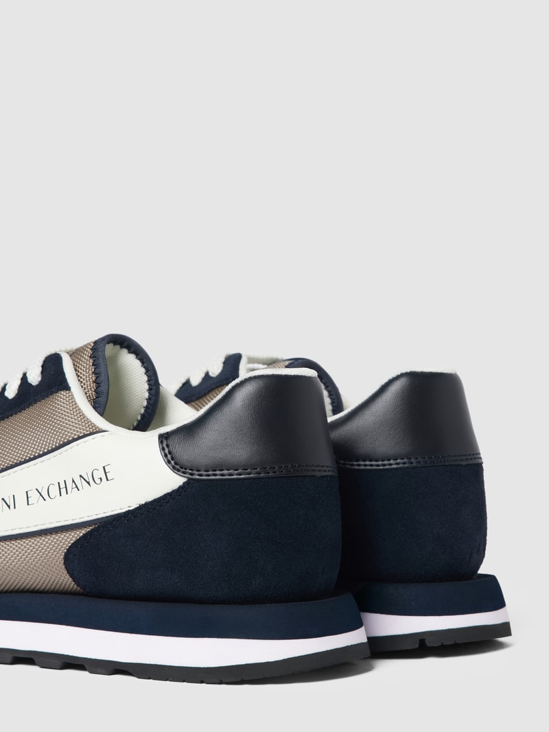 Sneaker mit Label-Print in dunkelblau