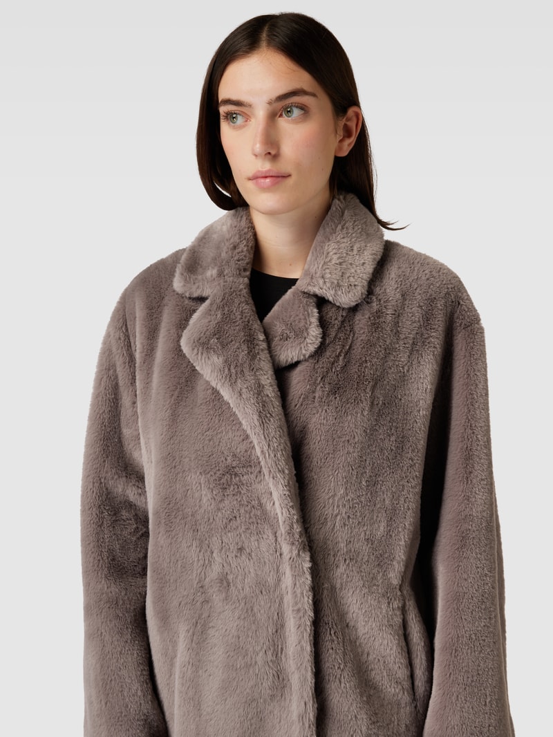 Mantel aus Kunstfell in taupe