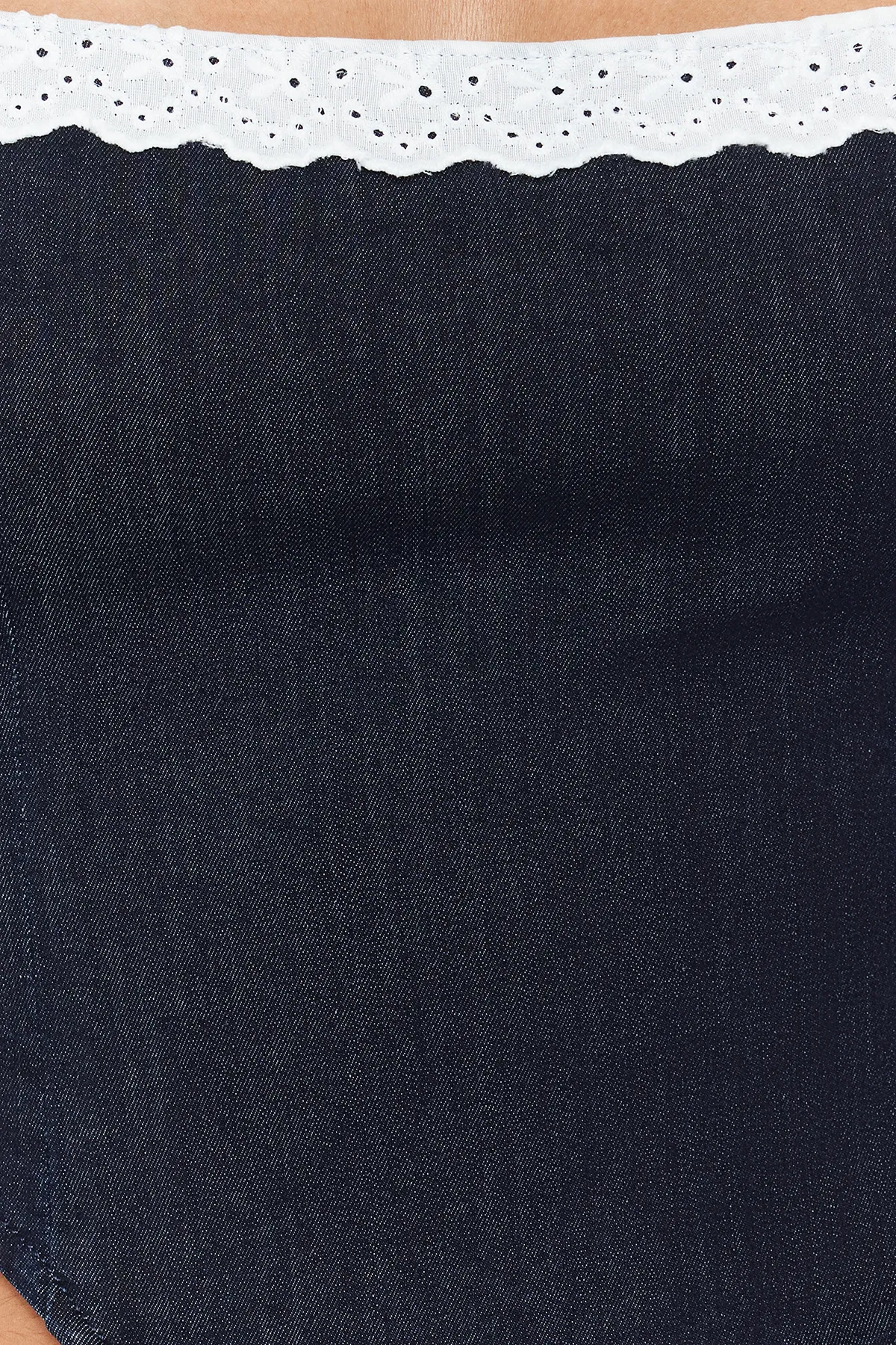 Trendyol Collection  Dunkelblaues, detailliertes Riemchen-Jeans-Bustier mit Kragen TWOSS24BS00010