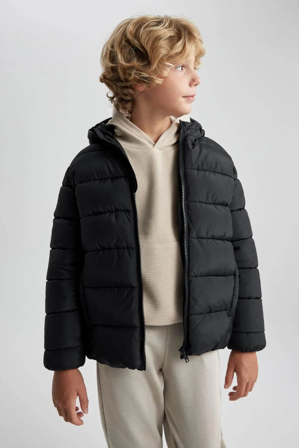 DeFacto  Wasserabweisende Pufferjacke mit Kapuze für Jungen A1875a823wn