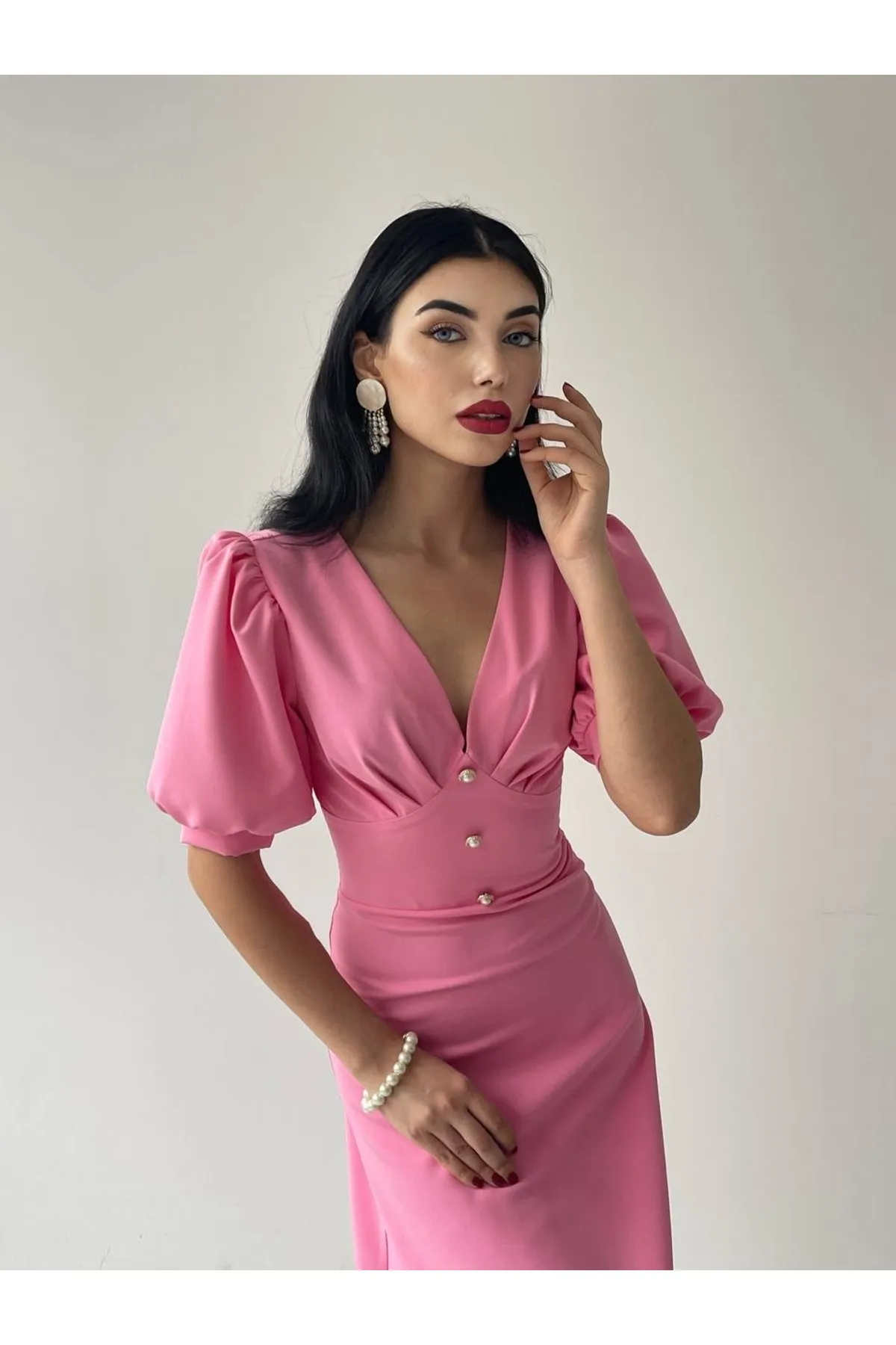 SONREİR  KLEID IN MIDI-LÄNGE MIT BALLONÄRMELN, KNOPFDETAILS VORNE