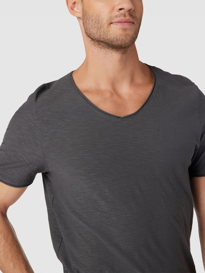 T-Shirt mit V-Ausschnitt in dunkelgrau