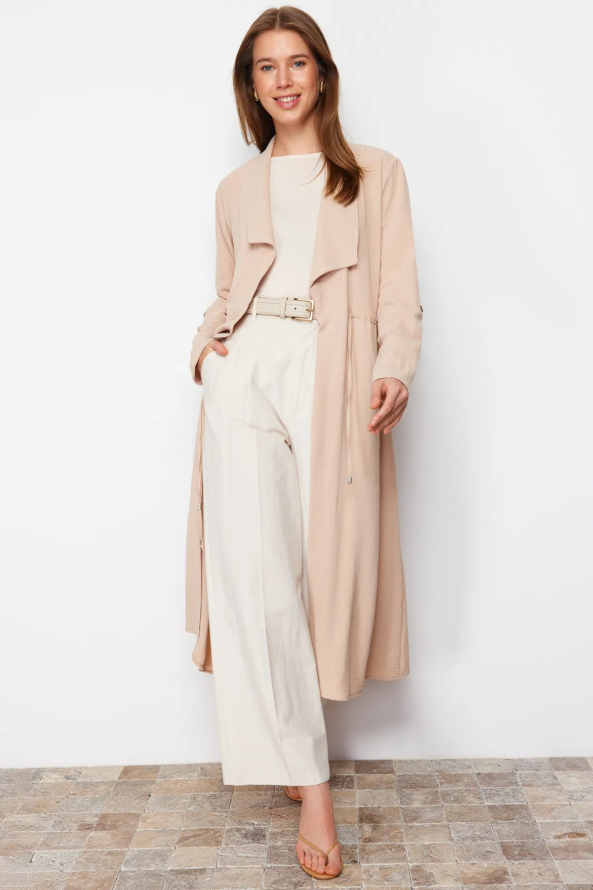 Trendyol Modest  Gewebte, mit Steinen verzierte, detaillierte Verschleißkappe und Ferace TCTSS21CE0400