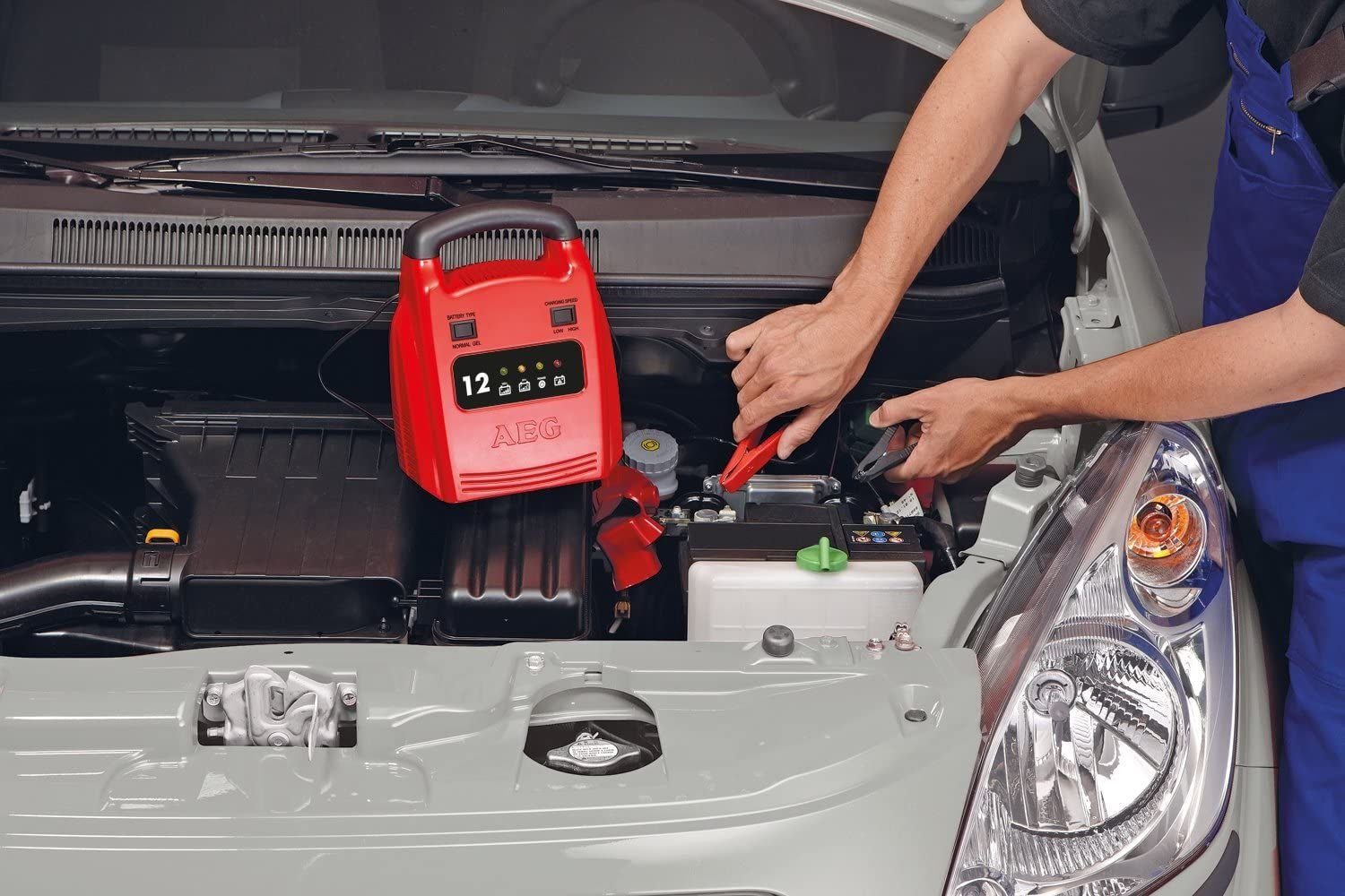 AEG Ladegerät AG1212 12A Normal/AGM/Gel Autobatterie-Ladegerät (Auto PKW Batterie-Lader Akku Erhaltungsladefunktion Saison-Fahrzeuge)