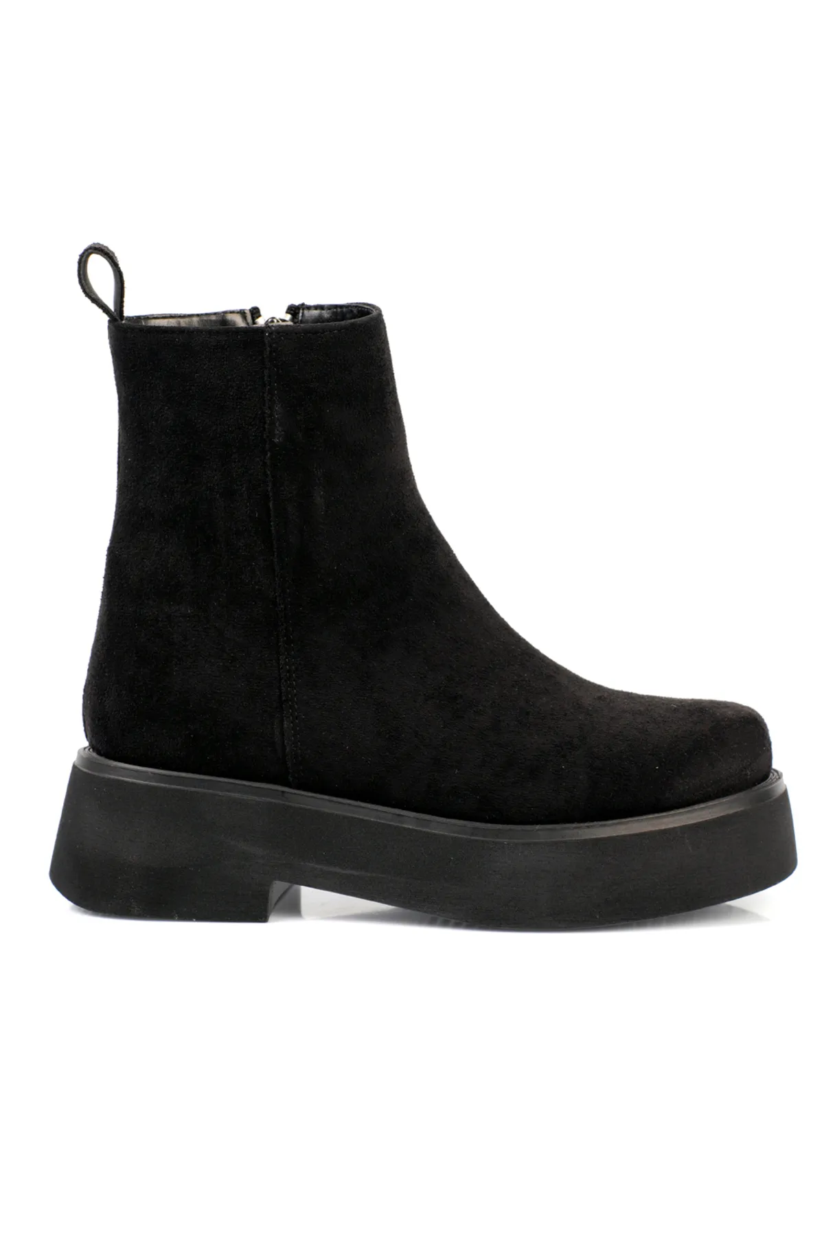 Capone Outfitters  Damenstiefel mit runder Spitze, seitlichem Reißverschluss und Trak-Sohle