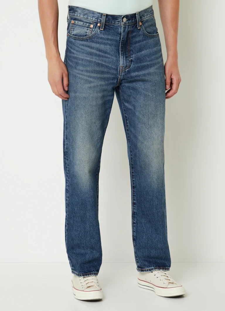 Calça jeans Levi's 568 de modelagem solta e lavagem média.