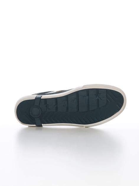 Schnürschuh in modischer Farbkombination