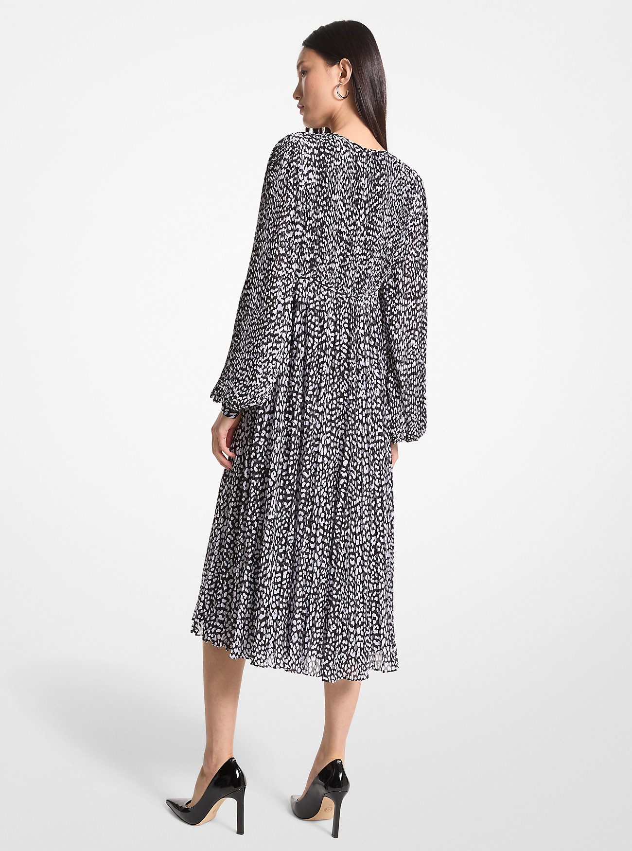 Plisset leopardprint Georgette midikjole - SVART/HVIT