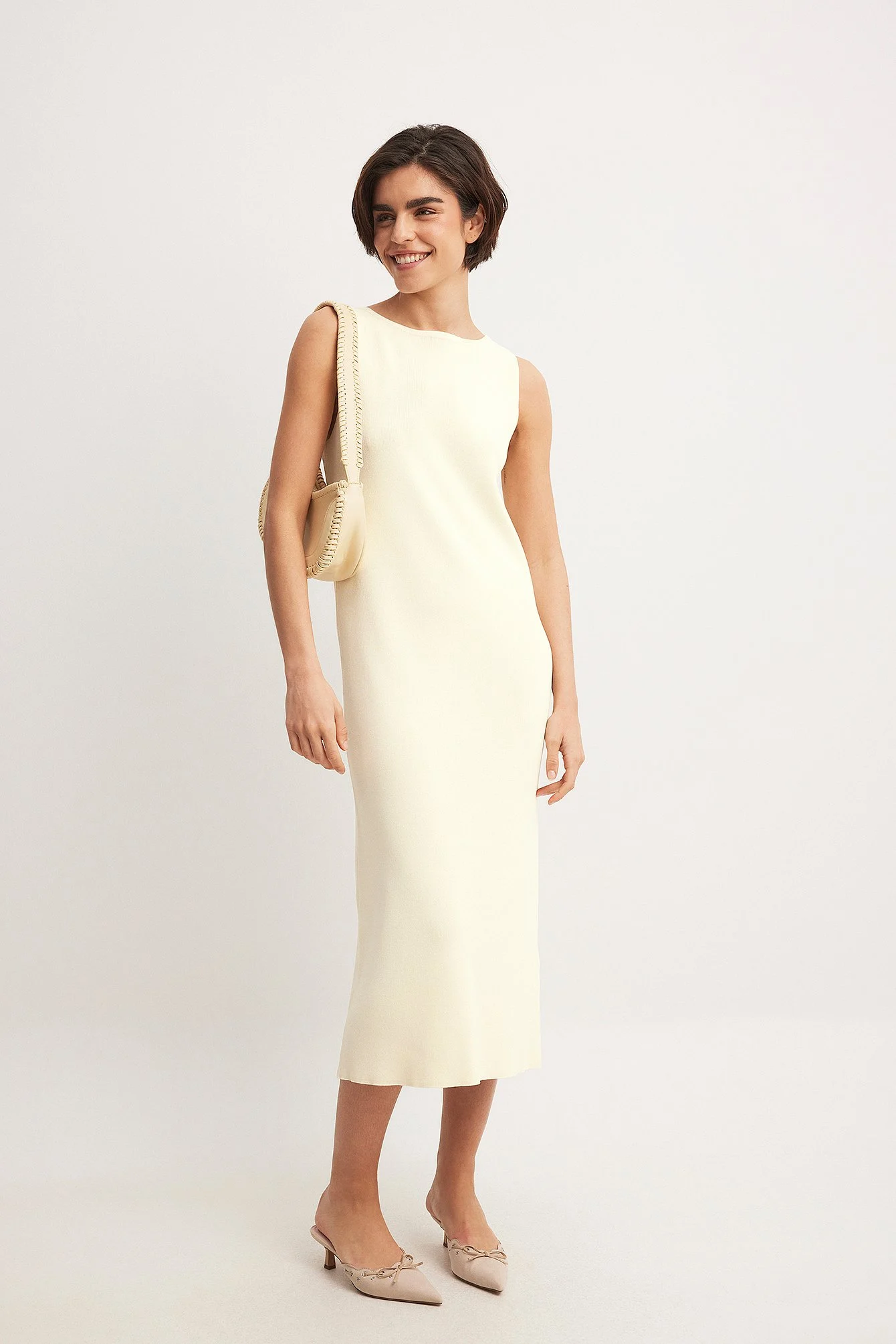 Feingestricktes ärmelloses Midi-Kleid