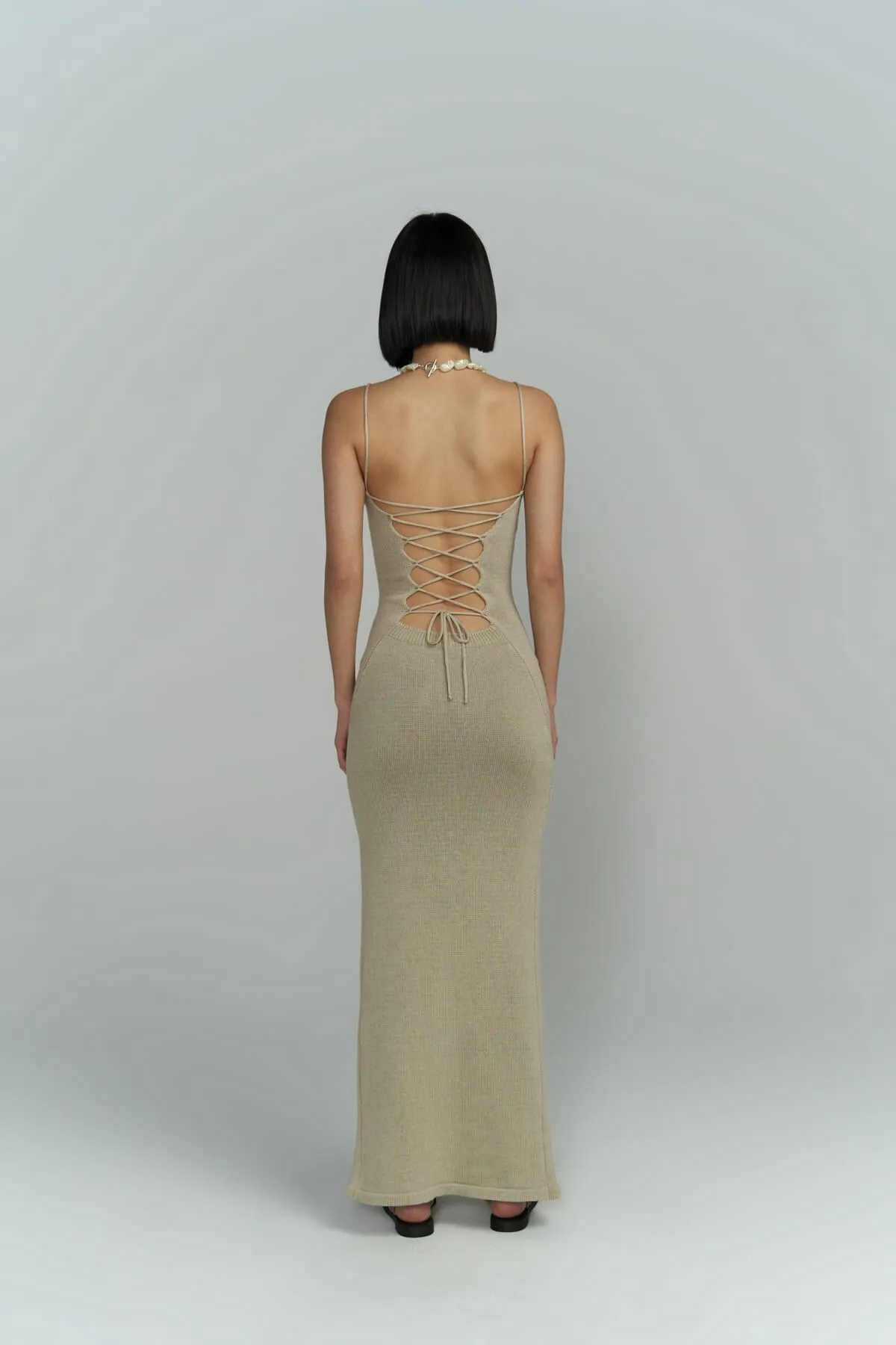 BOHEMAİ  Rückenfreies Strickkleid „Cintia“ in Stein