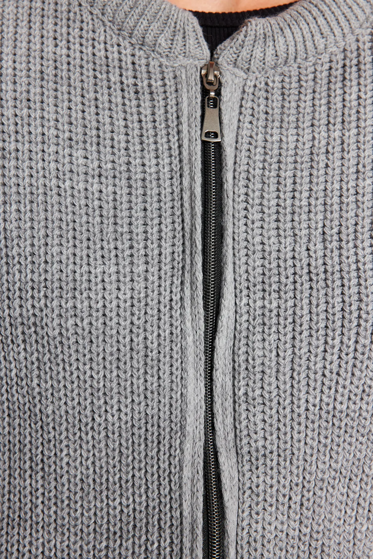 Trendyol Collection  Grauer Strickcardigan mit Bomberkragen TWOAW24HI00153