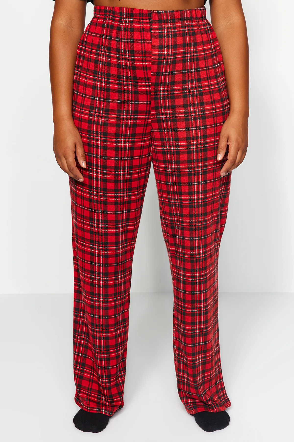 Trendyol Curve  Schwarzes bedrucktes, kariertes Pyjama-Set aus Flanellgewebe TBBAW24AI00016