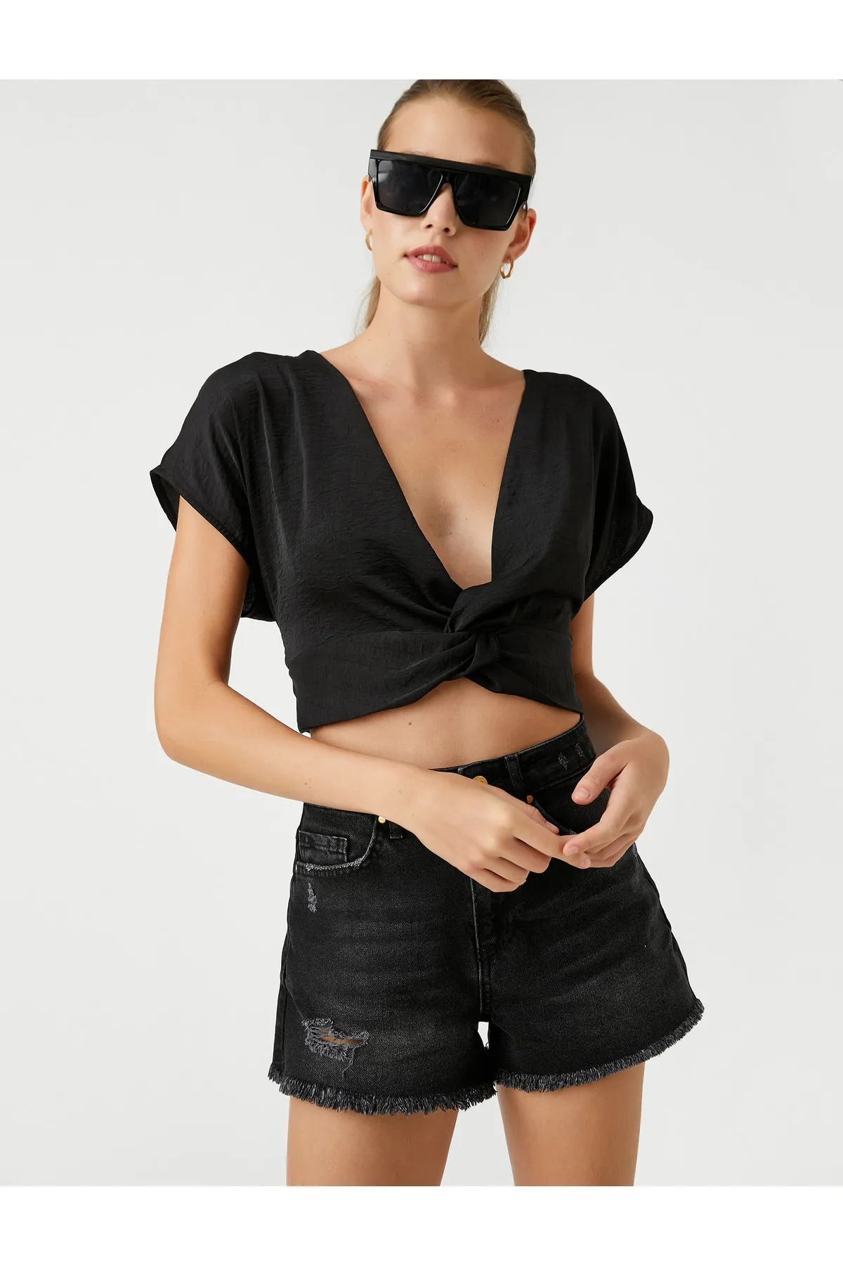 Koton  Raffende, detaillierte Crop-Bluse im Satin-Look