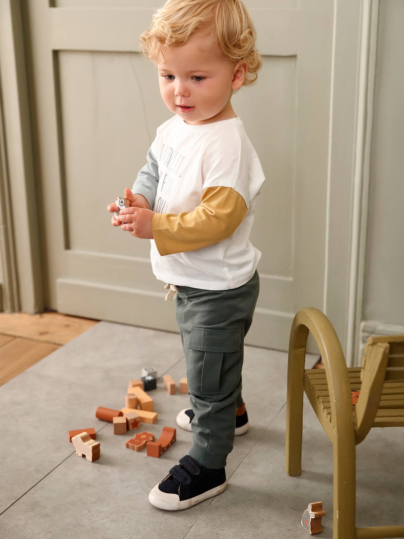 Pantalon bébé en molleton esprit battle vert foncé