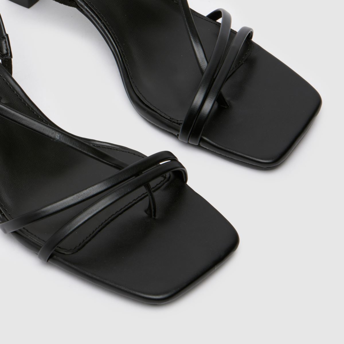 Schuh Sora magassarkú cipő fekete színben