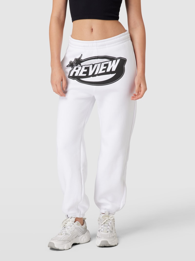 Sweatpants mit Label-Print in weiß
