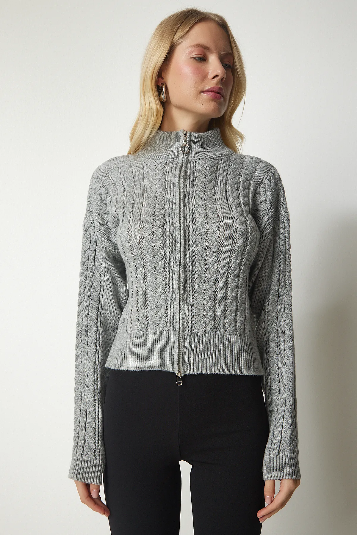 Happiness İstanbul  Graue Strickjacke mit Reißverschluss und Strickmotiv für Damen YY00174