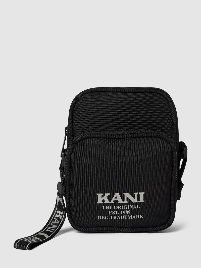 Umhängetasche mit Label-Print in schwarz