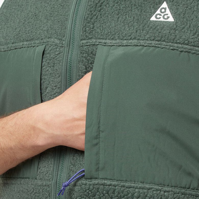 NIKE ACG Arctic Wolf Vest vintage green/vintage green