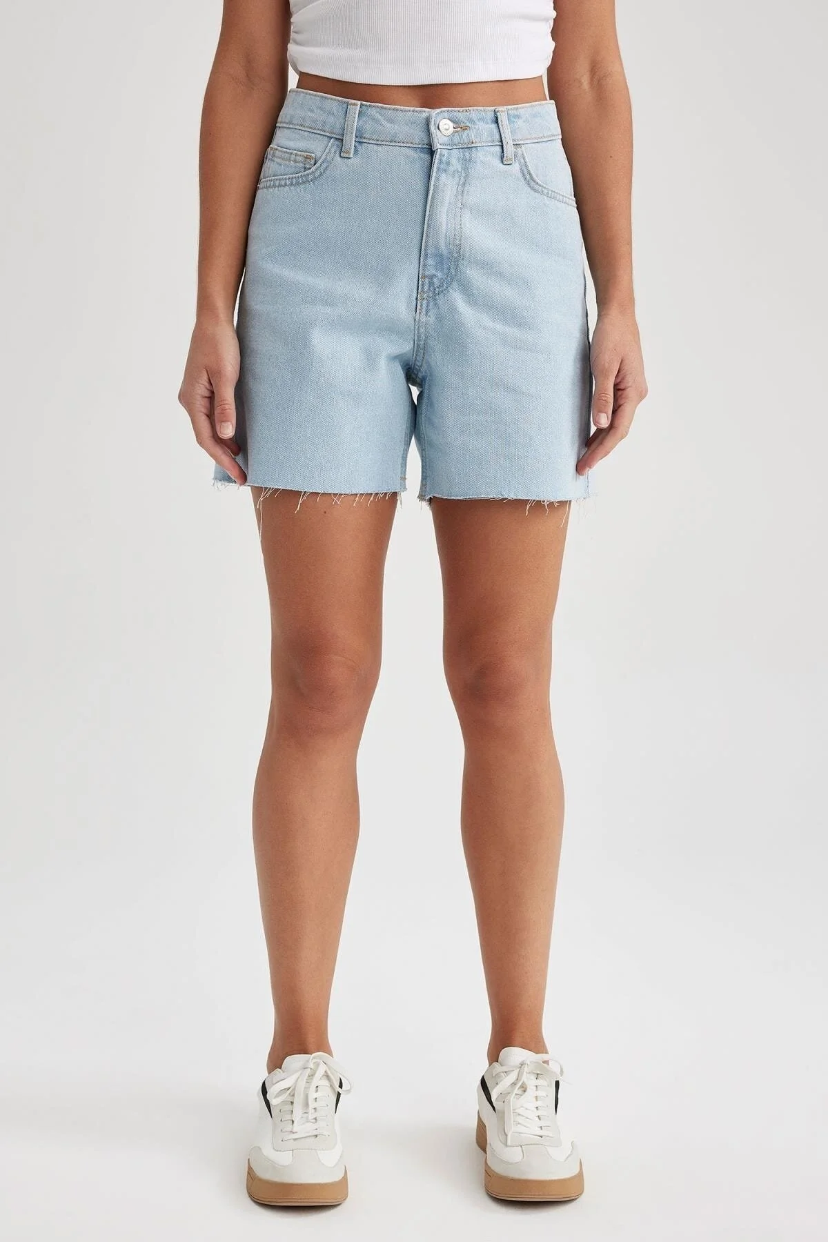 DeFacto  Boyfriend Jeans-Shorts mit normaler Taille und Cut-Toe-Details A2691ax23sm