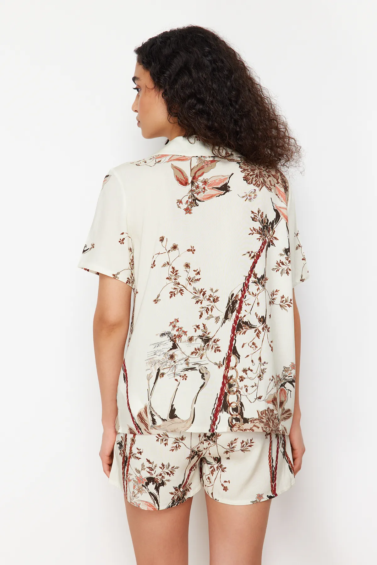Trendyol Collection  Mehrfarbiges Pyjama-Set aus gewebter Viskose mit Blumenmuster THMSS24PT00186