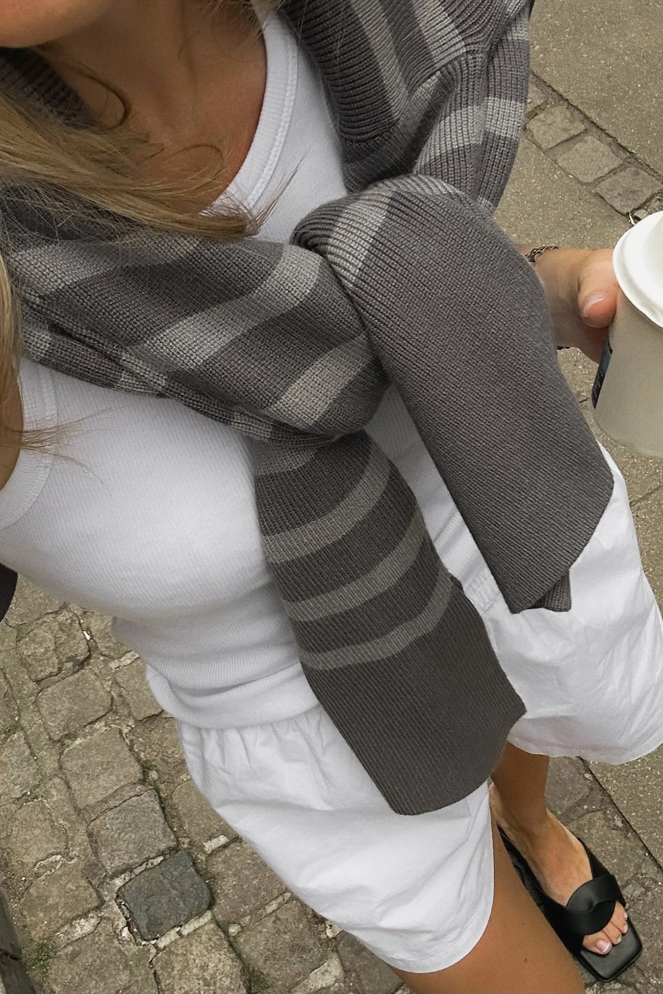 Gestreifter Strickpullover mit Rollkragen