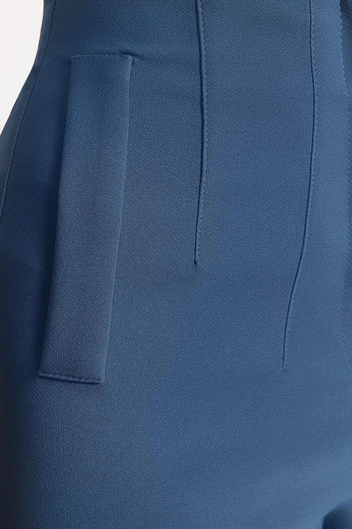 Trendyol Collection  Indigofarbene, knöchellange, gewebte Hose mit Pfeilmuster und hoher Taille TWOSS20PL0515