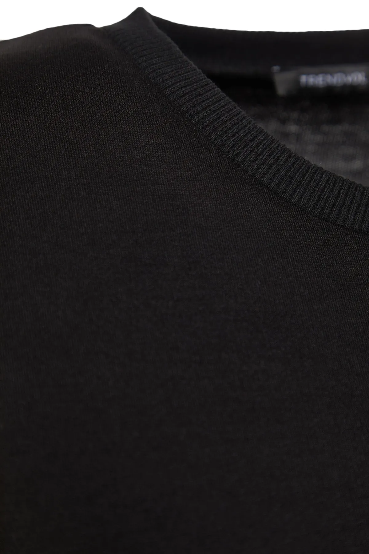 Trendyol Modest  Schwarzes Oversize-Strickkleid TCTSS23EB00125