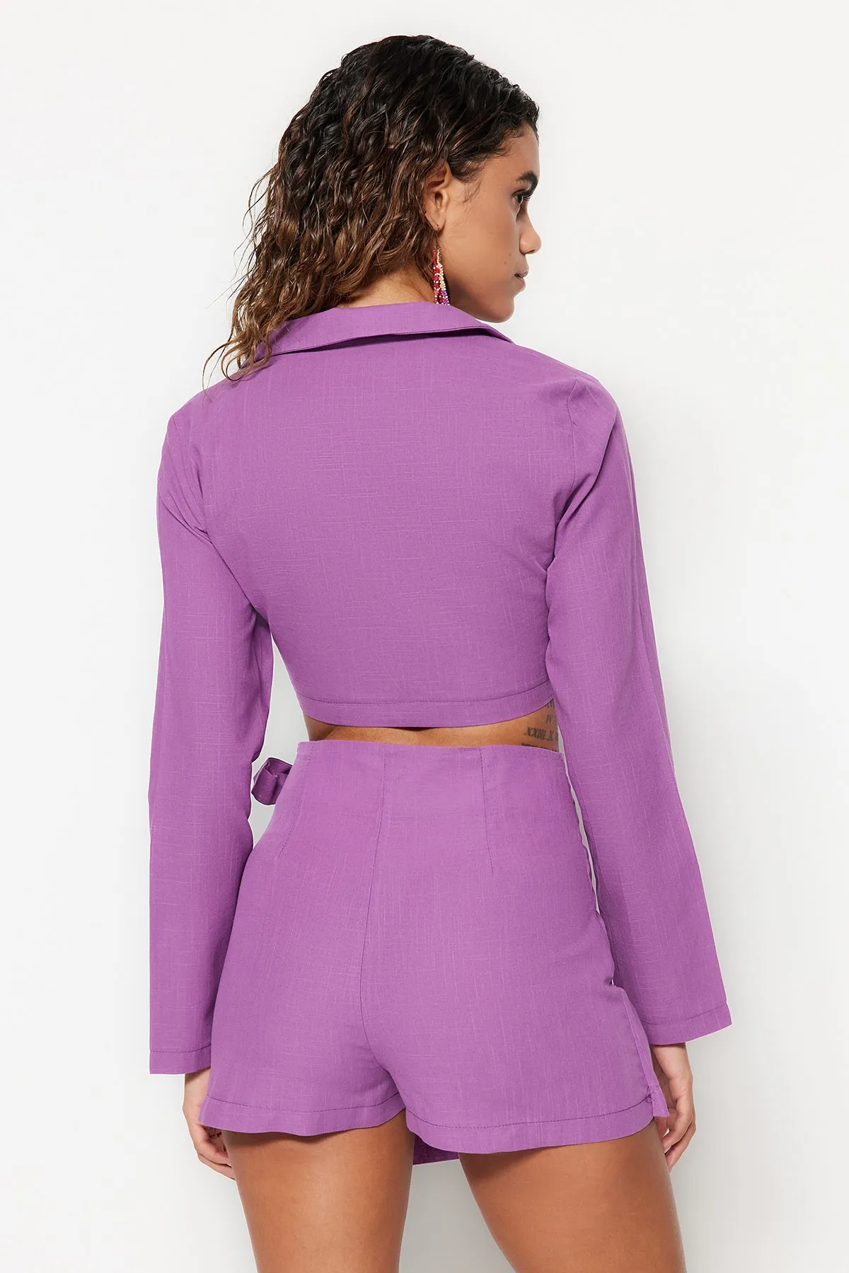 Trendyol Collection  Lilafarbenes, gewebtes, gebundenes Set aus Bluse, Shorts und Rock aus 100 % Baumwolle TBESS22AU0045