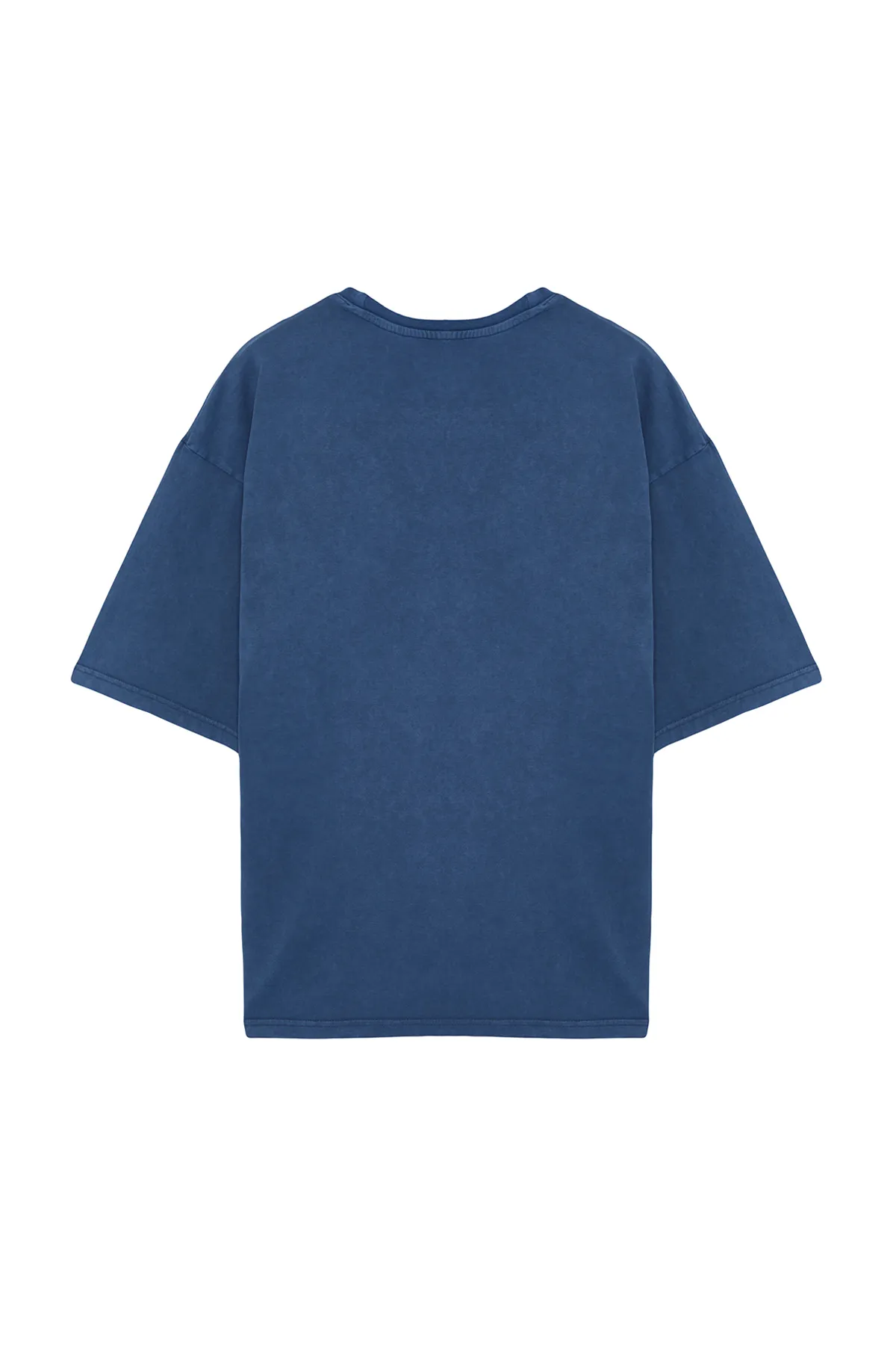 Trendyol Collection  Indigoblaues T-Shirt aus 100 % Baumwolle mit Übergröße/weiter Passform und Distressed-/Blasseffekt im Rock-Print TMNSS23TS00167