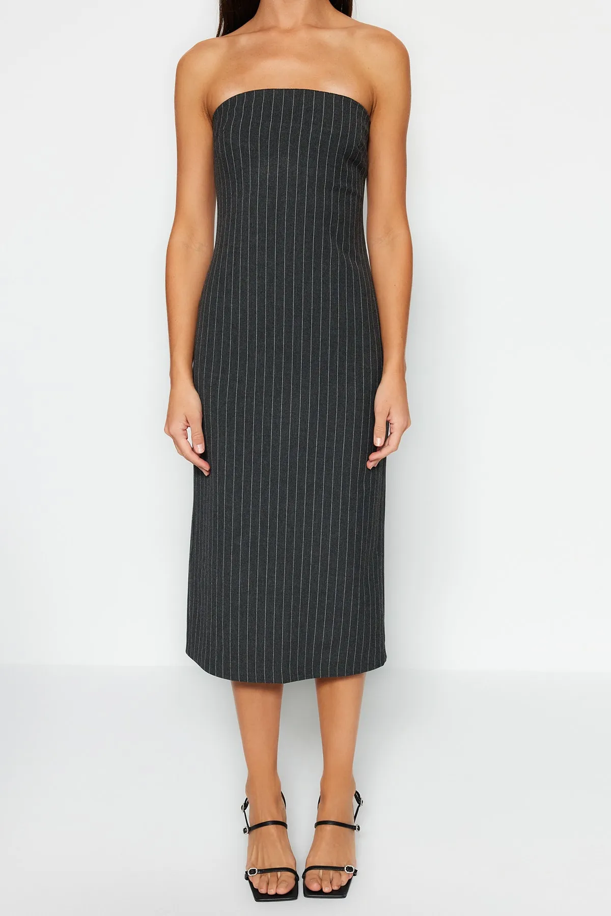 Trendyol Collection  Anthrazitfarbenes, trägerloses, gewebtes, gestreiftes Minikleid TWOSS23EL02342