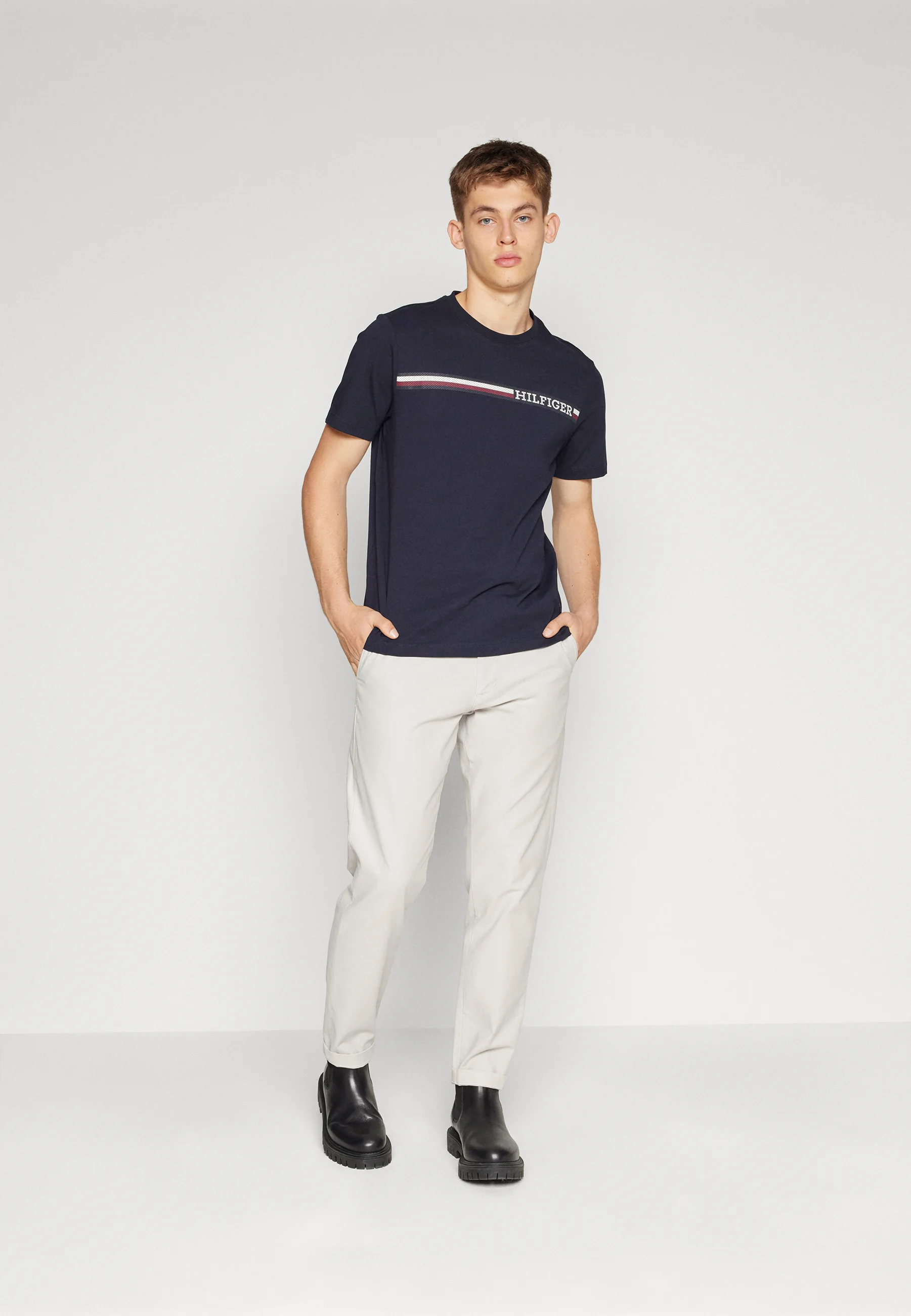 Tommy Hilfiger MONOTYPE CHEST STRIPE TEE - Camiseta con estampado